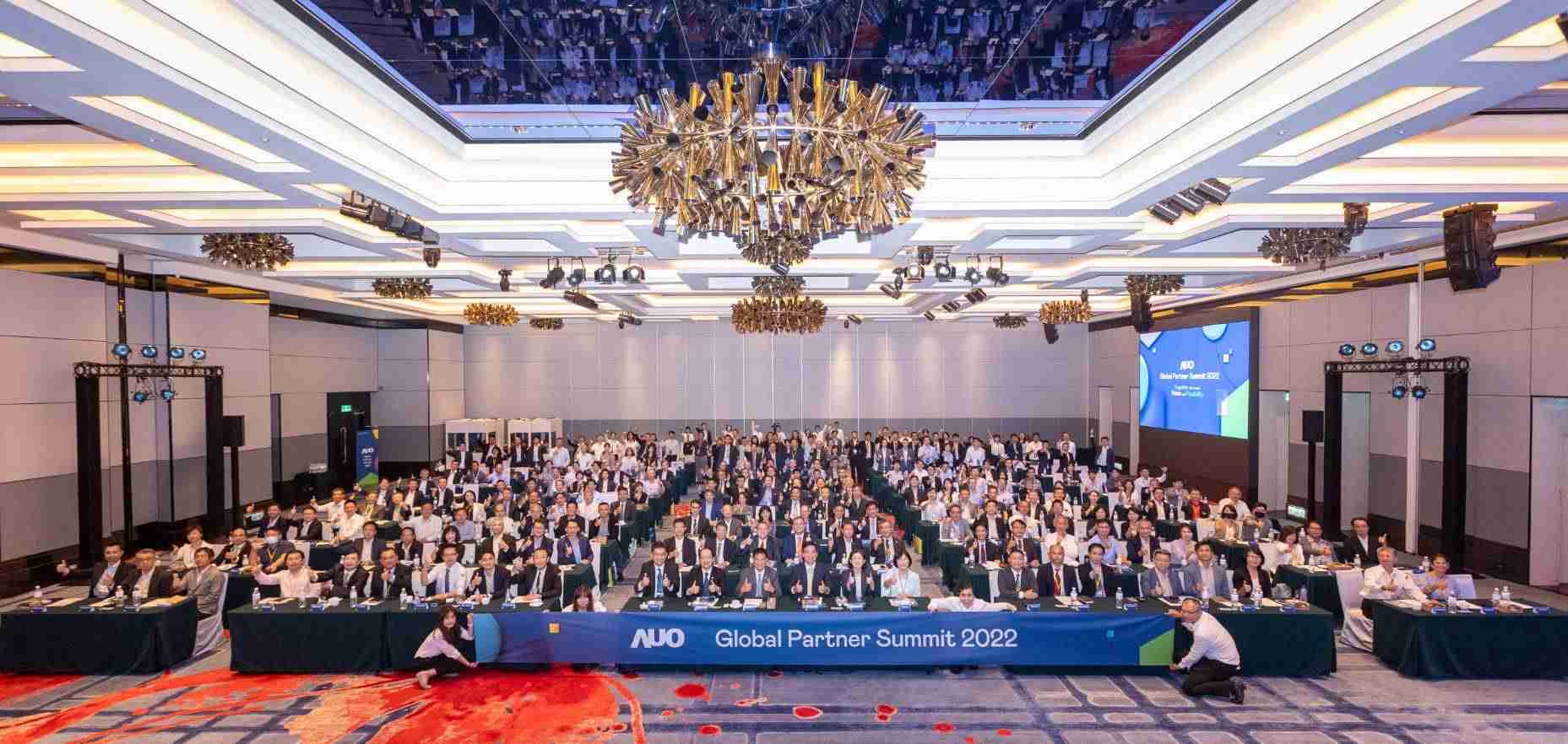 友達推動「安心、、、創新、、、、用心、、、、同心、、盡心」五星職旅，，，為菲籍員工打造全方位照護，，，首度贏得「人權實踐與發展領袖獎」殊榮