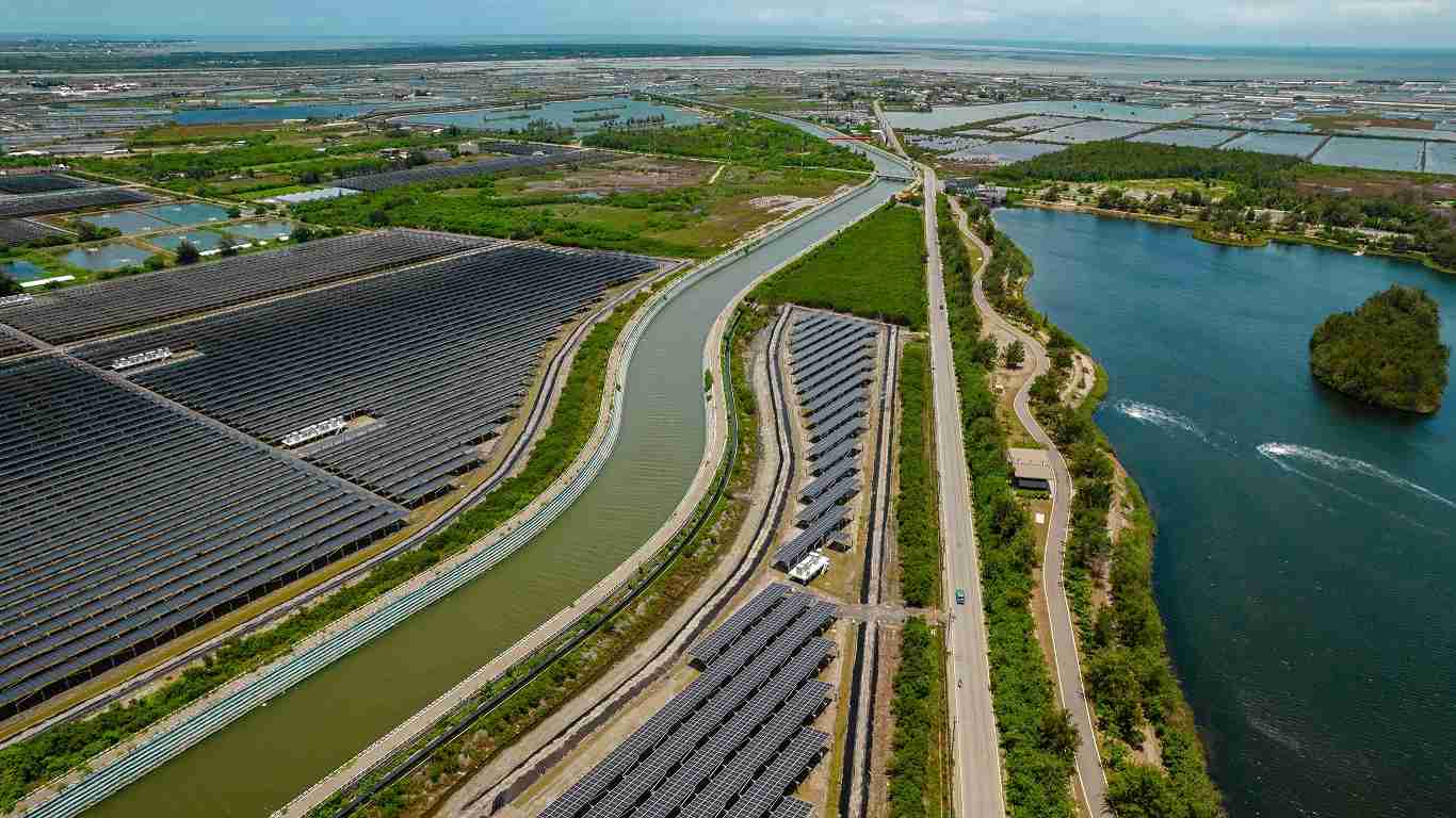 传奇国际能源事业提供智慧能源管理、、、、太阳能监控管理、、、、全方位电厂建置及运维解决方案，，并拥有管理超过6000案场的经验